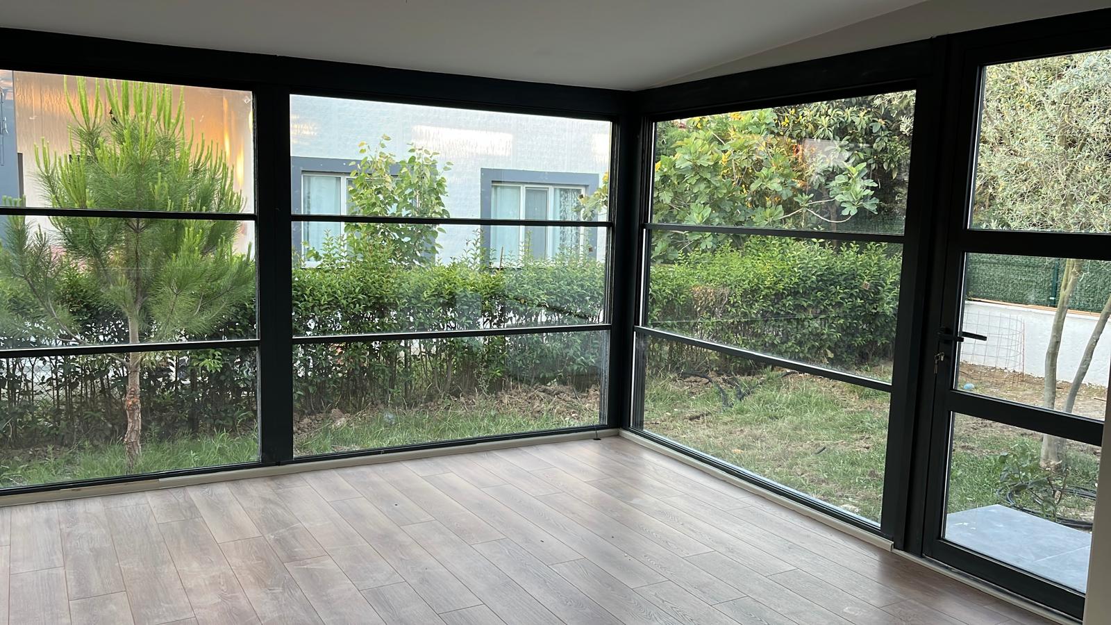 Kış Bahçesi Ve Giyotin 82